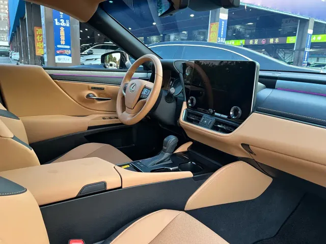 Lexus ES — Фото автомобиля 9
