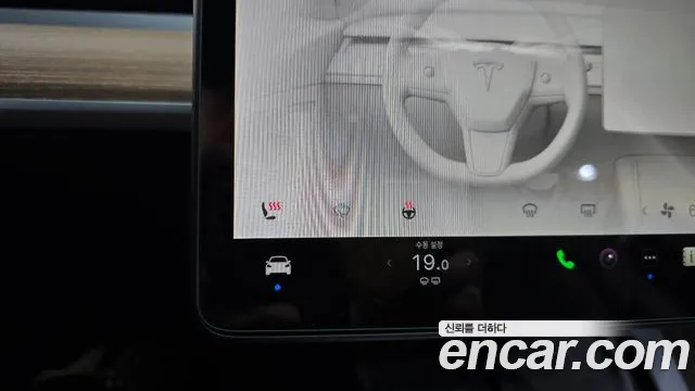 Tesla Model 3 — Фото автомобиля 29