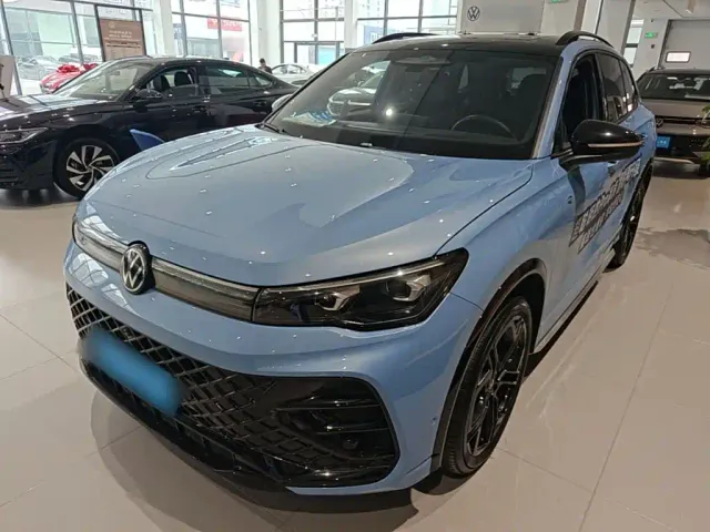 Фотография автомобиля — Volkswagen Tiguan L