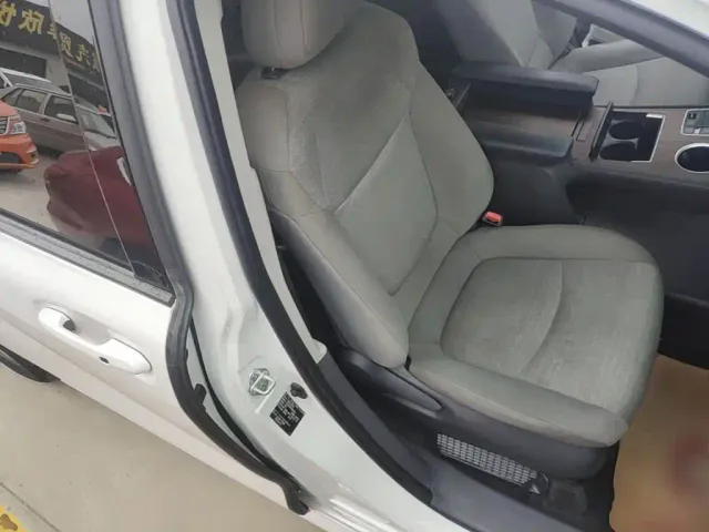 Toyota Sienna — Фото автомобиля 24