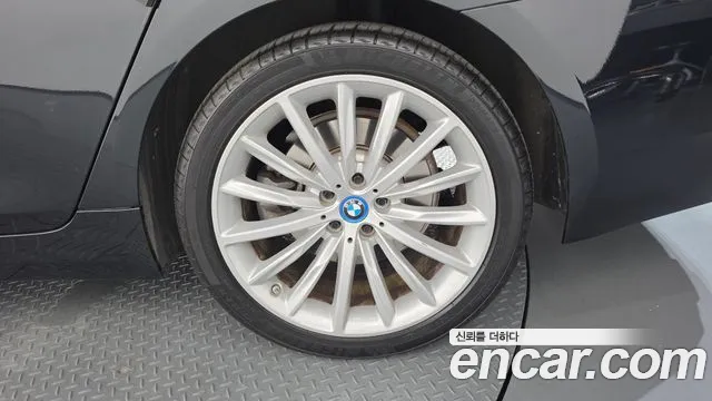 BMW 5 Series G30 — Фото автомобиля 6