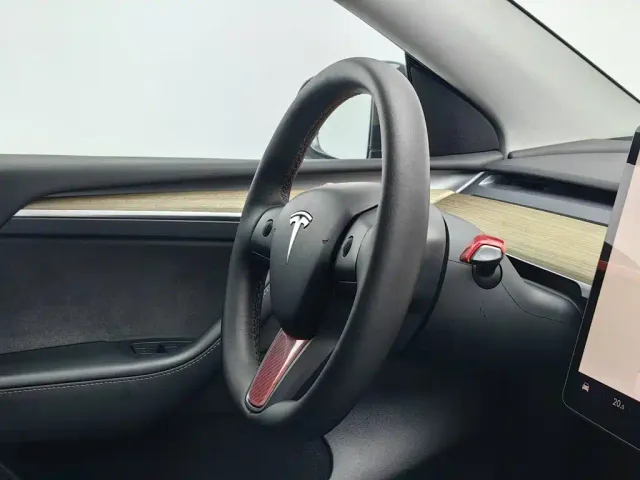 Tesla Model Y — Фото автомобиля 22
