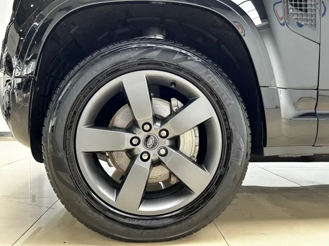Land Rover Defender — Фото автомобиля 5