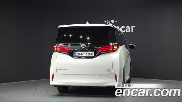 Toyota Alphard — Фото автомобиля 3