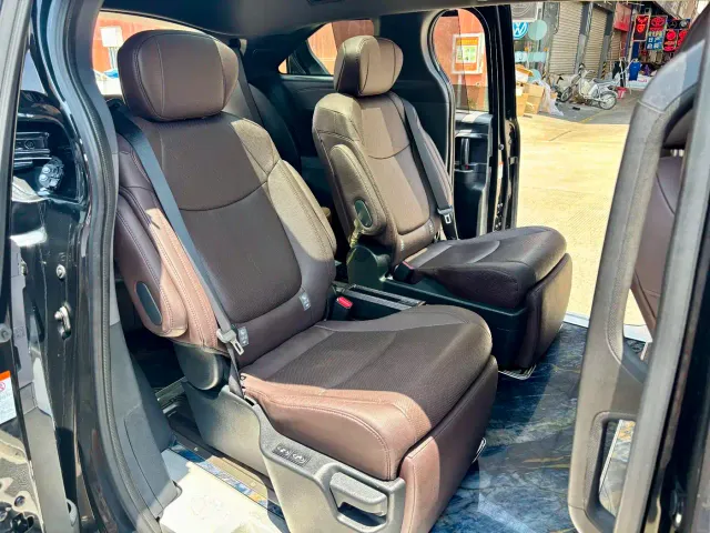 Toyota Granvia — Фото автомобиля 12