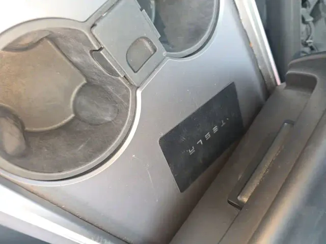 Tesla Model Y — Фото автомобиля 8
