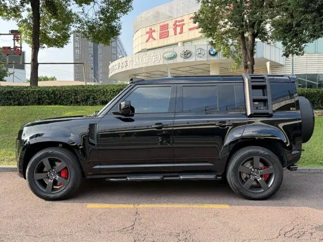 Land Rover Defender — Фото автомобиля 3