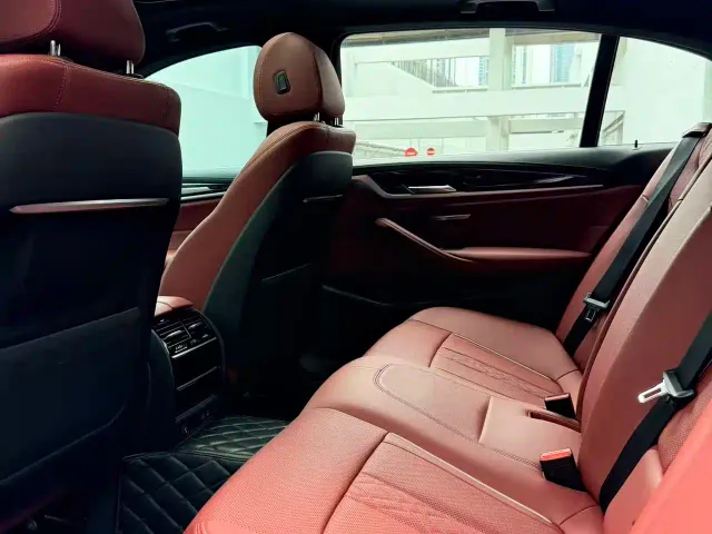 BMW 5 Series — Фото автомобиля 9
