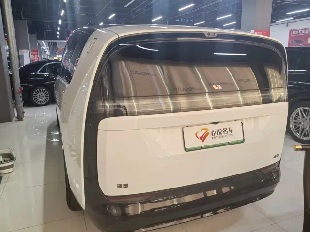 Li Auto MEGA — Фото автомобиля 16