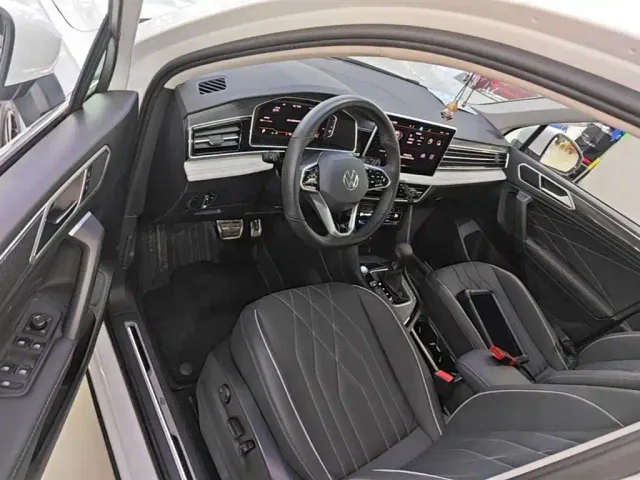 Volkswagen Tiguan L — Фото автомобиля 15