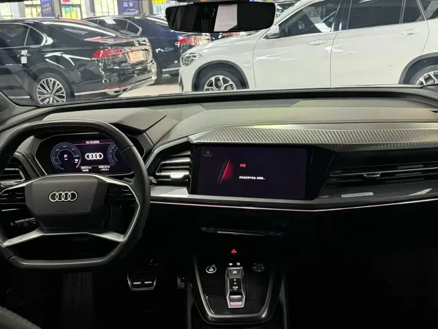 Audi Q4 e-tron — Фото автомобиля 8