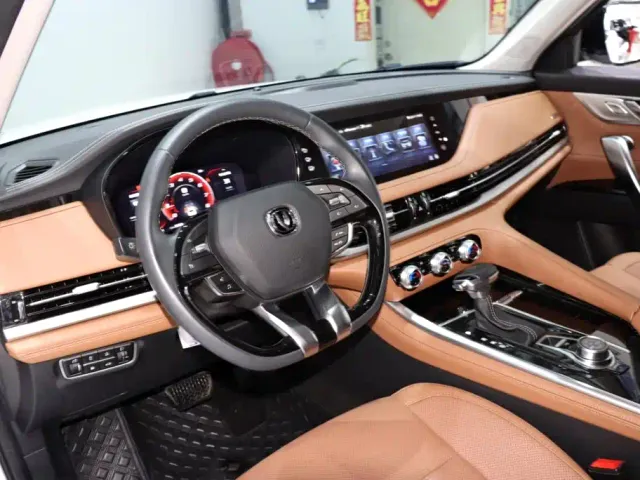 Changan CS95 — Фото автомобиля 10