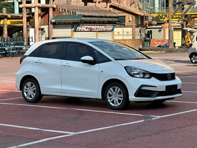 Honda Fit — Фото автомобиля 10
