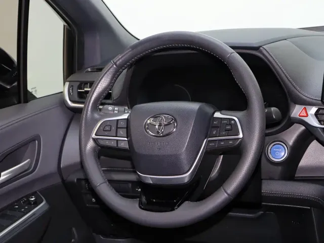 Toyota Sienna — Фото автомобиля 19