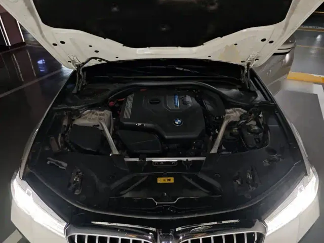 BMW 5 Series — Фото автомобиля 21
