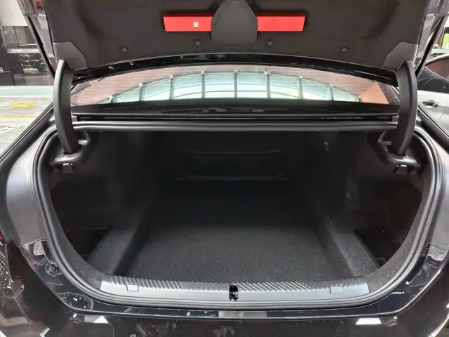 BMW 5 Series — Фото автомобиля 11