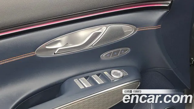 Genesis GV70 — Фото автомобиля 16
