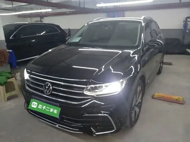 Фотография автомобиля — Volkswagen Tiguan L