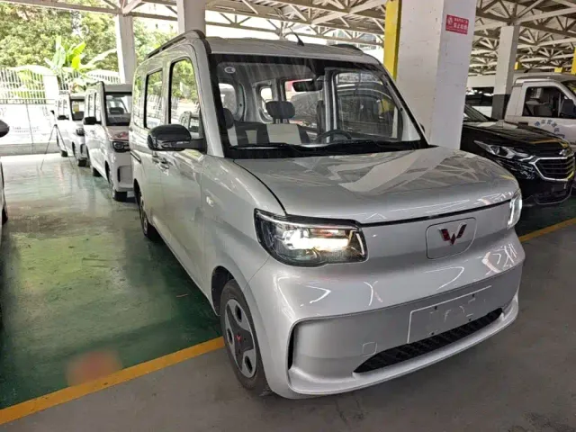 Wuling Zhiguang NEV — Фото автомобиля 3