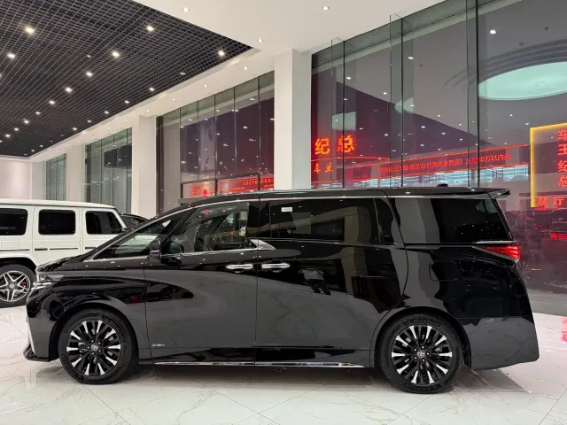Toyota Alphard — Фото автомобиля 13