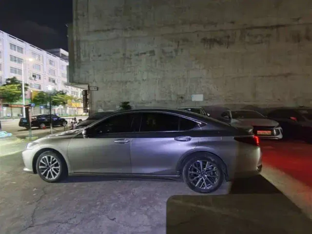 Lexus ES — Фото автомобиля 9
