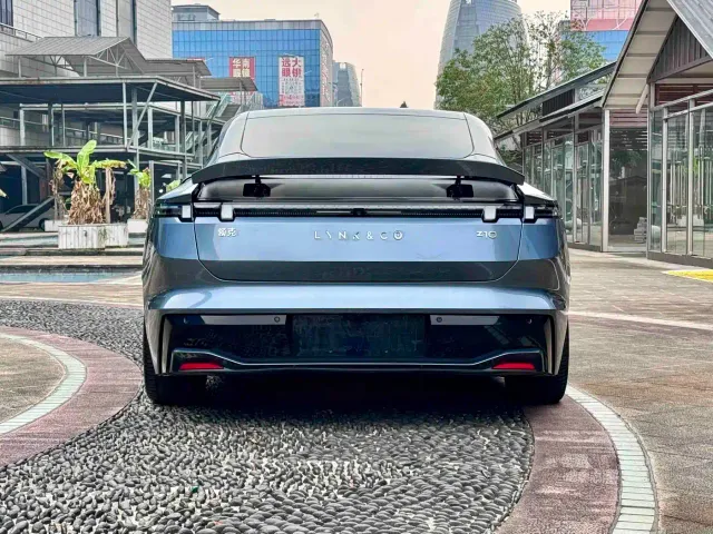 Lynk & Co Z10 — Фото автомобиля 12