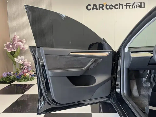 Tesla Model Y — Фото автомобиля 15