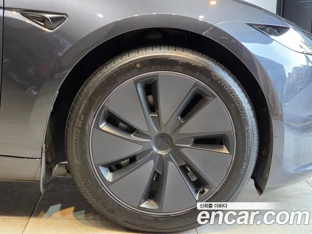 Tesla Model 3 — Фото автомобиля 7