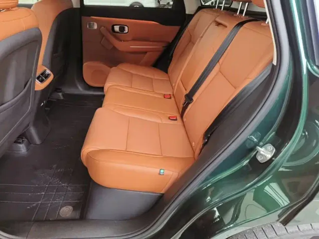Leapmotor C10 — Фото автомобиля 16