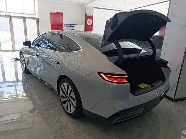 Geely Galaxy E8 — Фото автомобиля 4