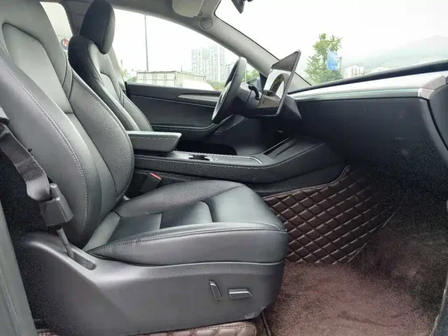 Tesla Model Y — Фото автомобиля 24