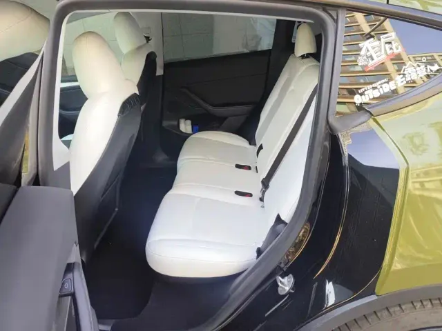 Tesla Model Y — Фото автомобиля 11