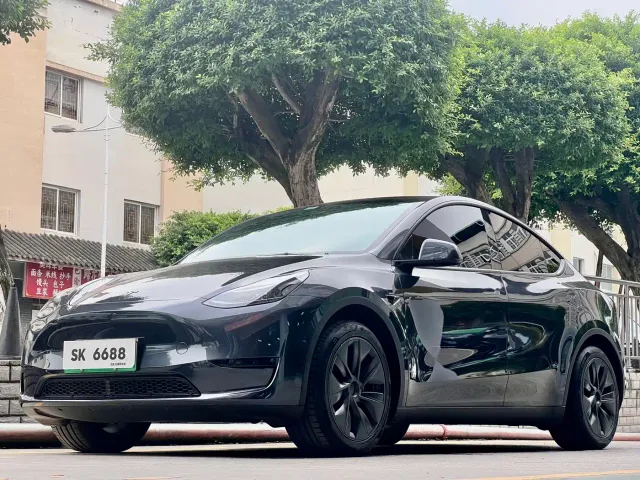 Фотография автомобиля — Tesla Model Y