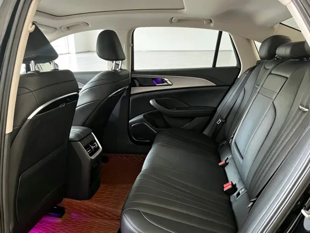 Hongqi H5 — Фото автомобиля 5