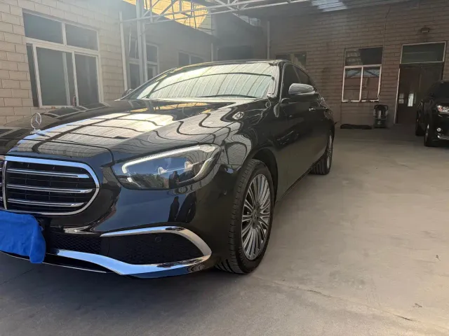 Mercedes-Benz E-Class — Фото автомобиля 3