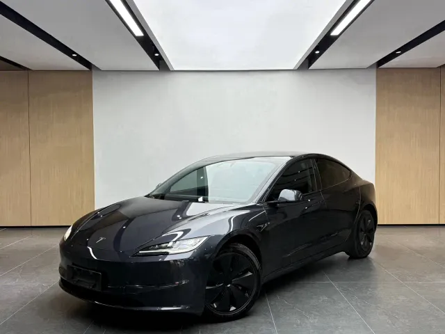 Фотография автомобиля — Tesla Model 3