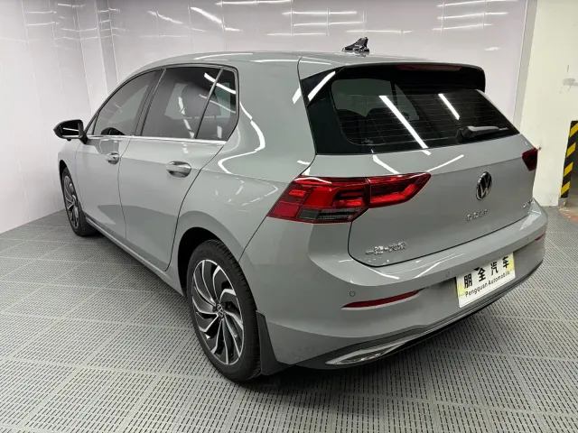 Volkswagen Golf — Фото автомобиля 16
