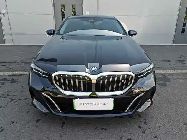 BMW i5 — Фото автомобиля 3