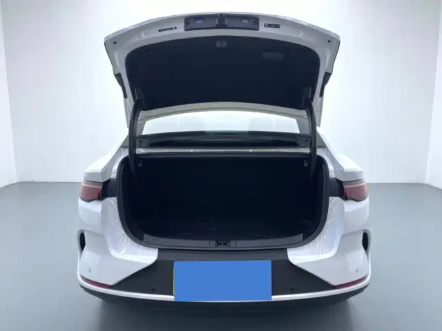 BYD Qin L — Фото автомобиля 15