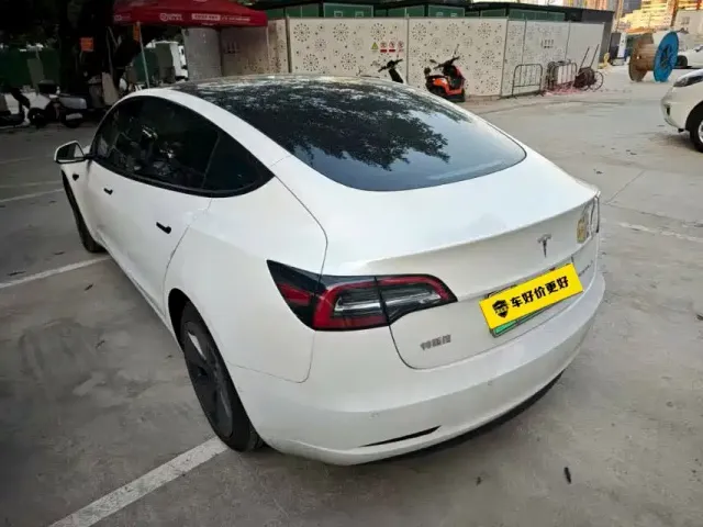 Tesla Model 3 — Фото автомобиля 7