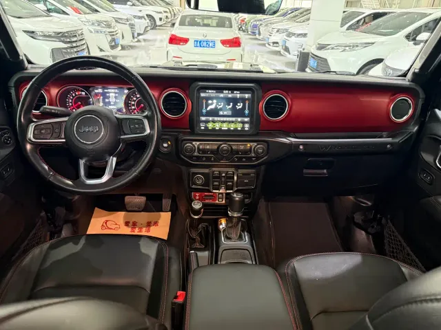 Jeep Wrangler — Фото автомобиля 11