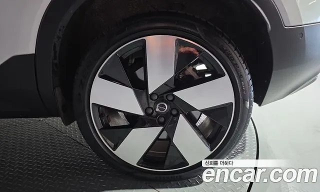 Volvo C40 Recharge — Фото автомобиля 6