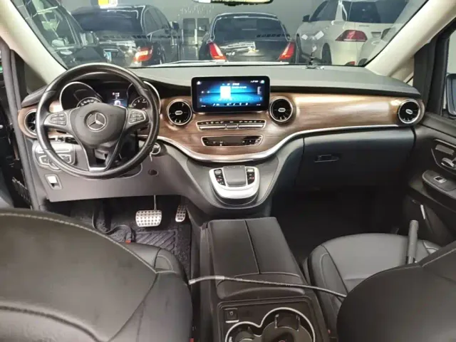 Mercedes-Benz V-Class — Фото автомобиля 9
