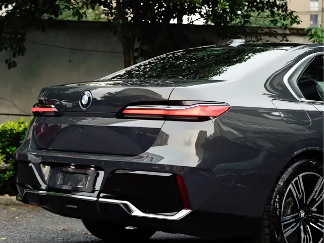 BMW i7 — Фото автомобиля 6