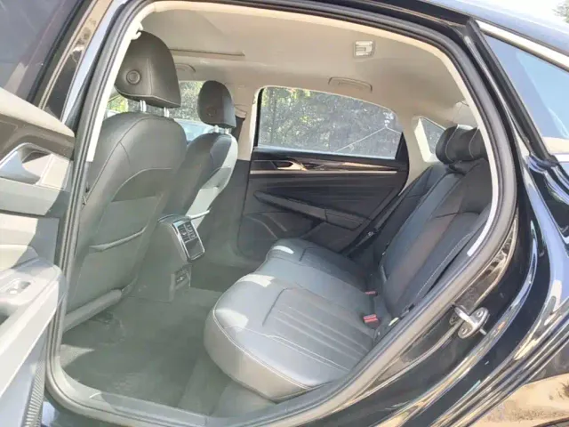 Volkswagen Passat — Фото автомобиля 16