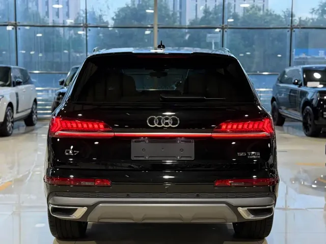 Audi Q7 — Фото автомобиля 25