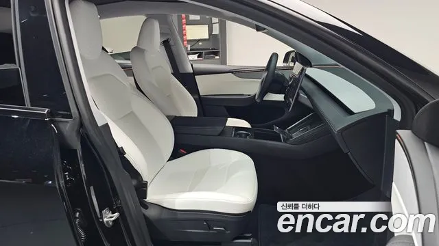 Tesla Model Y — Фото автомобиля 26