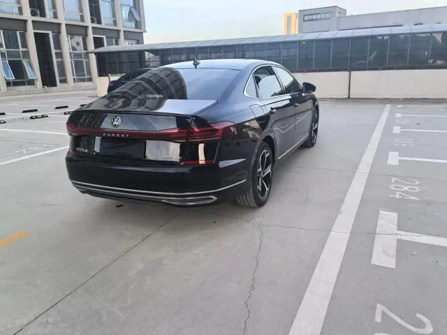 Volkswagen Passat — Фото автомобиля 11