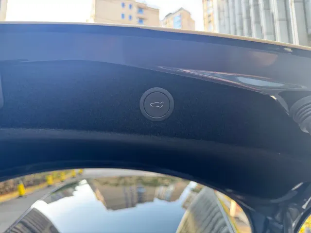 Tesla Model 3 — Фото автомобиля 18