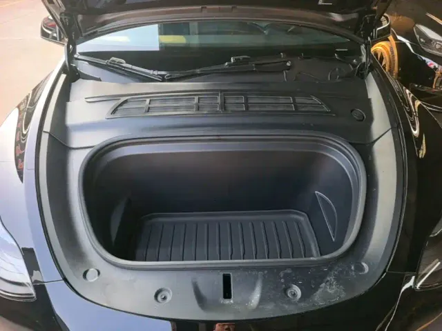 Tesla Model Y — Фото автомобиля 19